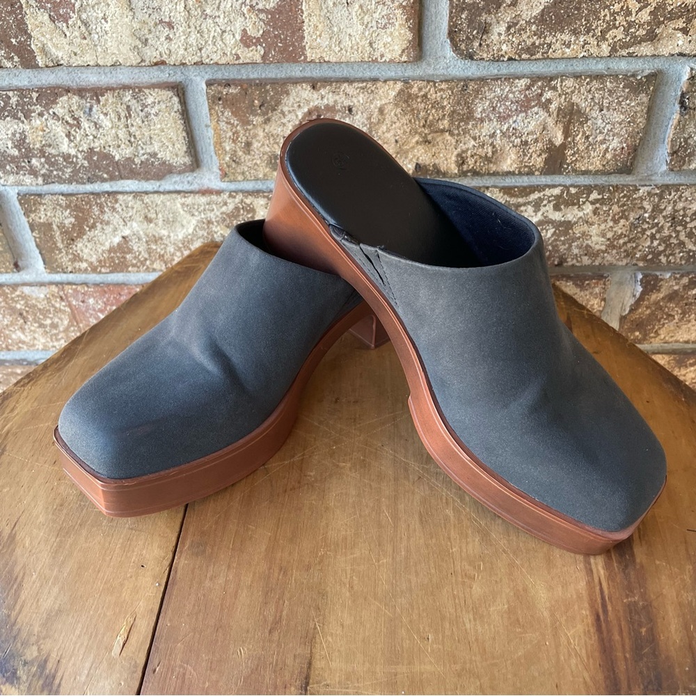 ZBY Faux Suede Dark Gray Platform Clogs Ladies Size 6 1/2 6.5 Excellent!